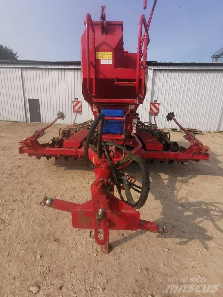 Horsch Pronto 4 DC مثاقيب مدمجة