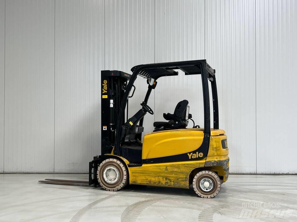 Yale ERP22VL شاحنات ذات رافعات شوكية تعمل بالكهرباء