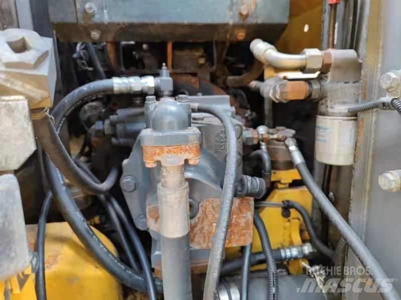 Komatsu PC 128 US حفارات زحافة