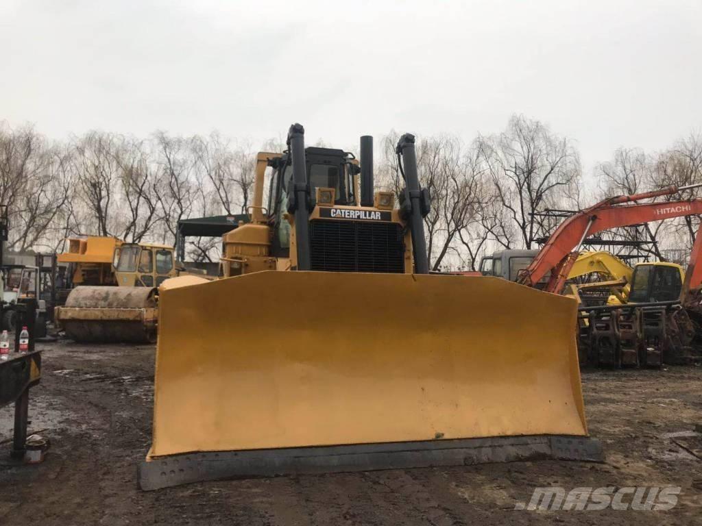 CAT D 8 N بلدوزرات مجنزرة