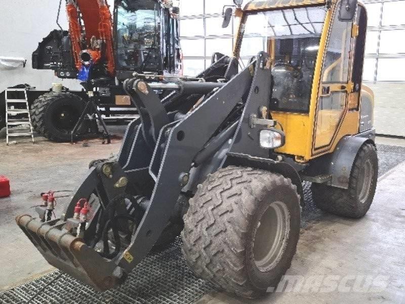  Eurotrac W13 لوادر انزلاقية التوجيه