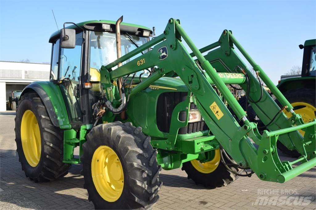 John Deere 6220 الجرارات