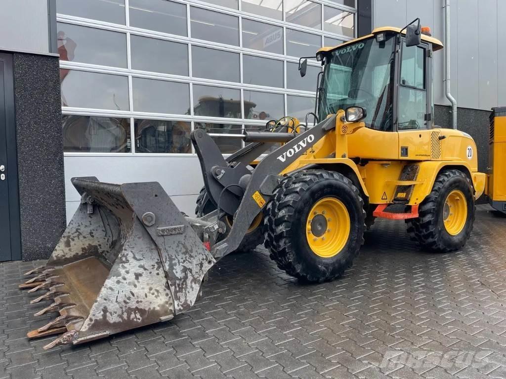 Volvo L30G لوادر بعجل