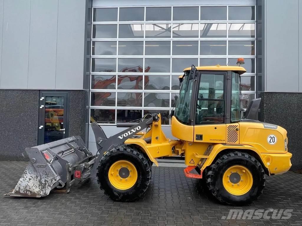 Volvo L30G لوادر بعجل