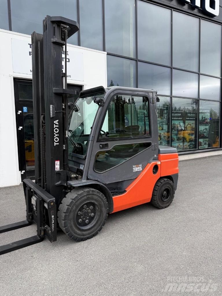 Toyota 52-8 FDJF 35 شاحنات الديزل