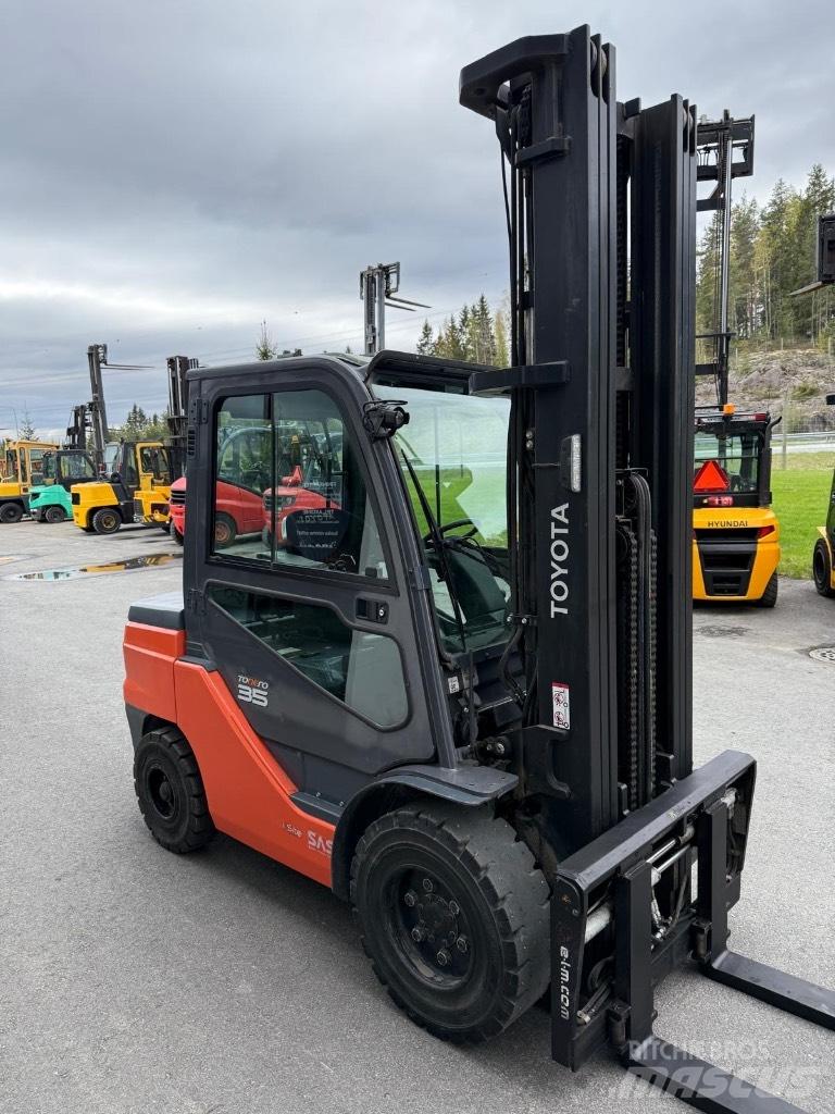 Toyota 52-8 FDJF 35 شاحنات الديزل