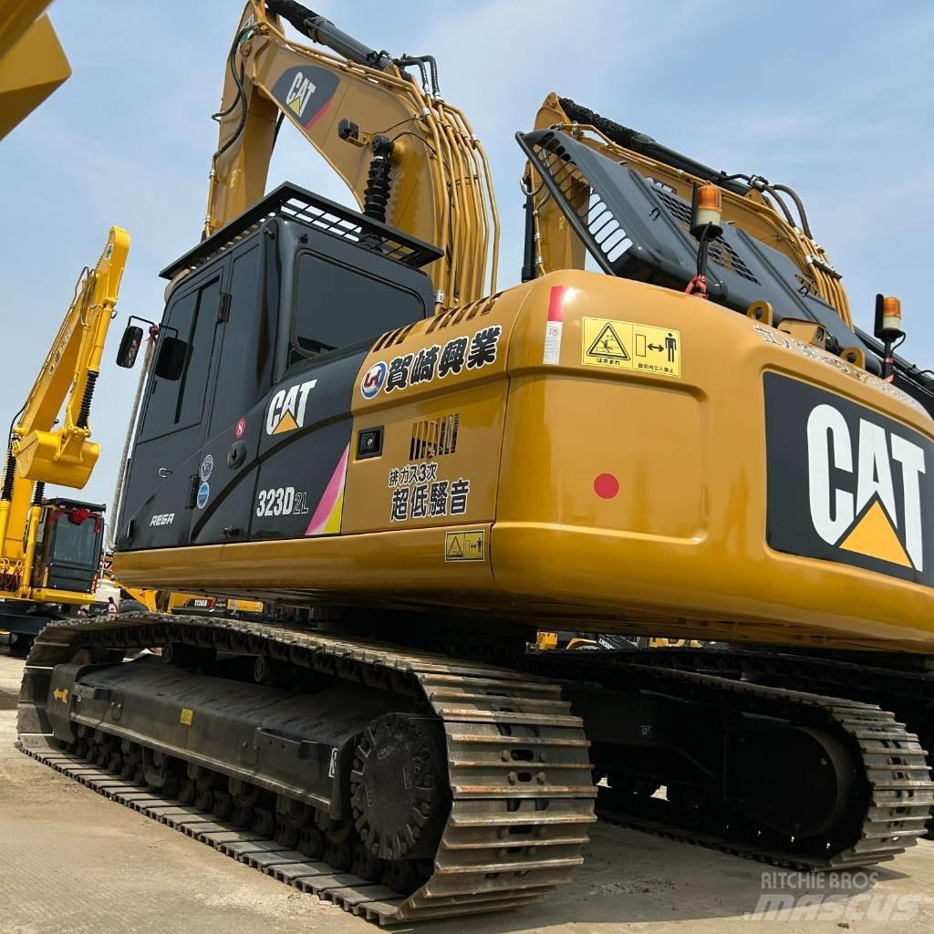 CAT 323D2L حفارات زحافة