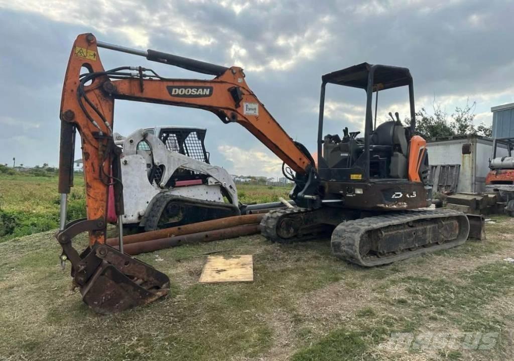 Doosan DX50 حفارات زحافة