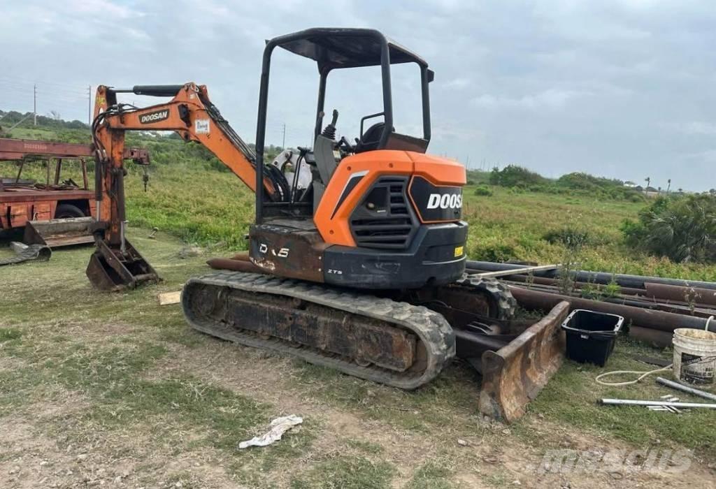 Doosan DX50 حفارات زحافة