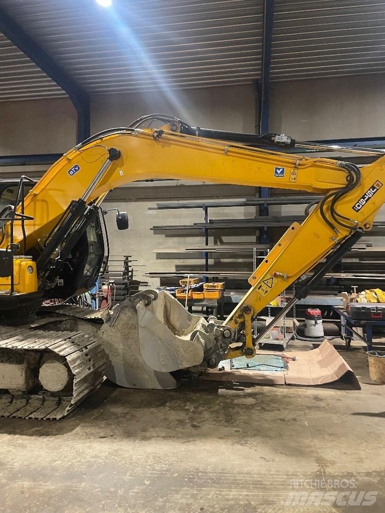 JCB JS 190 LC حفارات زحافة