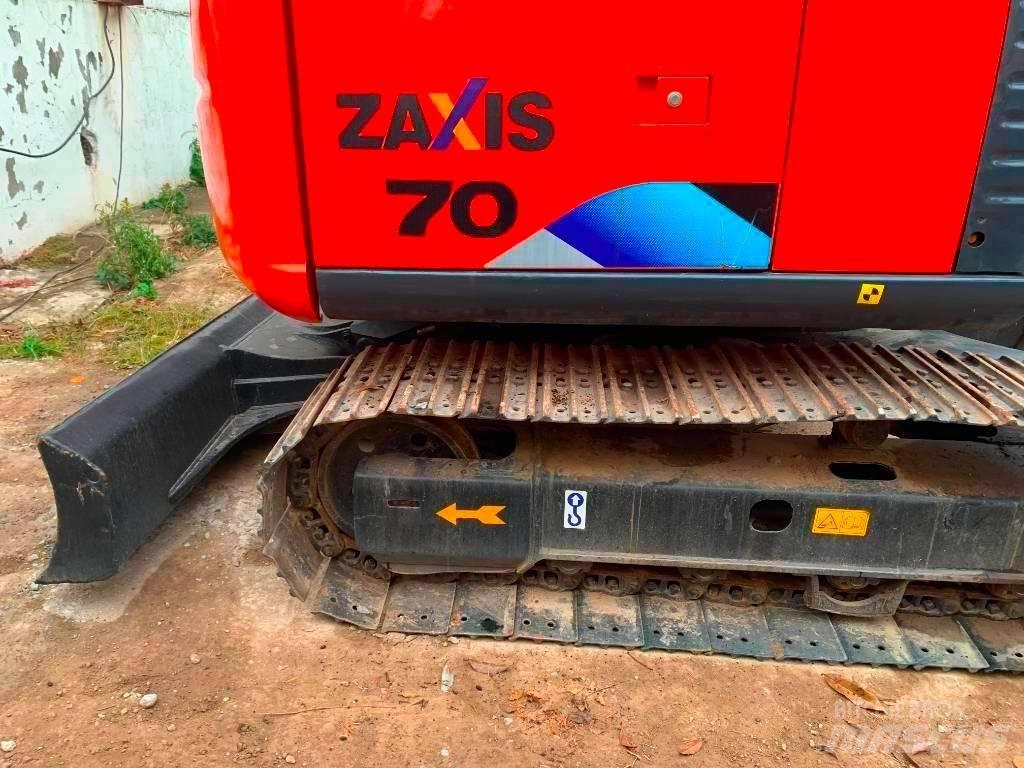 Hitachi Zaxis 70 حفارات زحافة