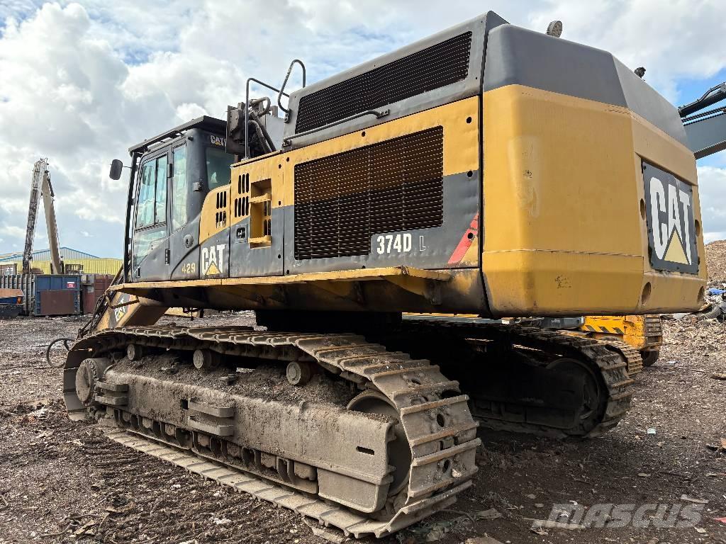 CAT 374 D L حفارات زحافة