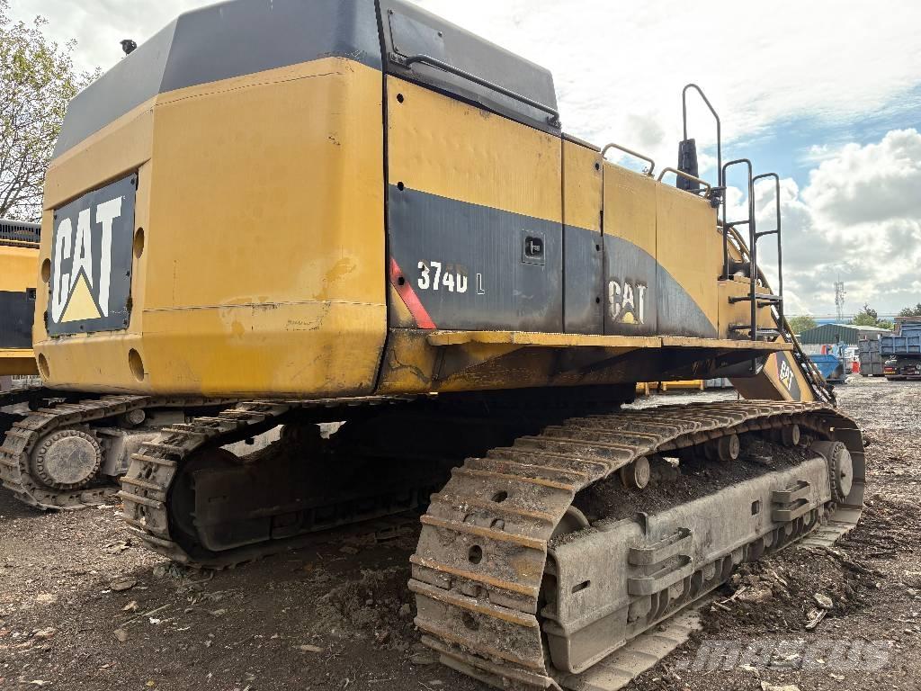 CAT 374 D L حفارات زحافة
