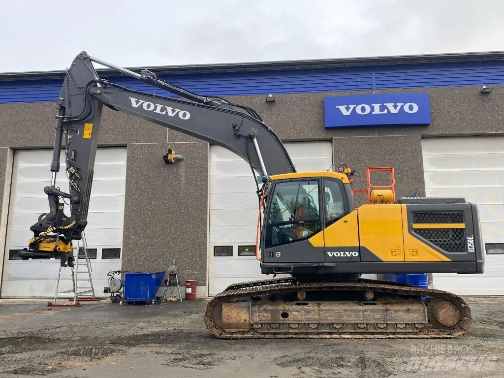 Volvo EC 250 E حفارات زحافة