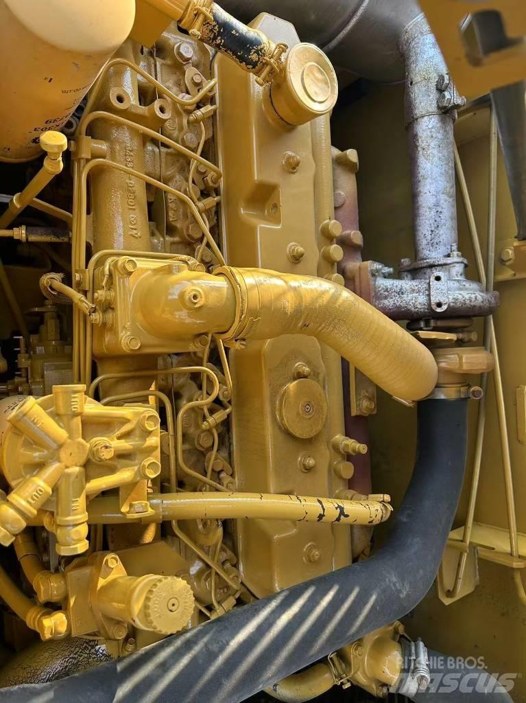 CAT 320 C L حفارات زحافة