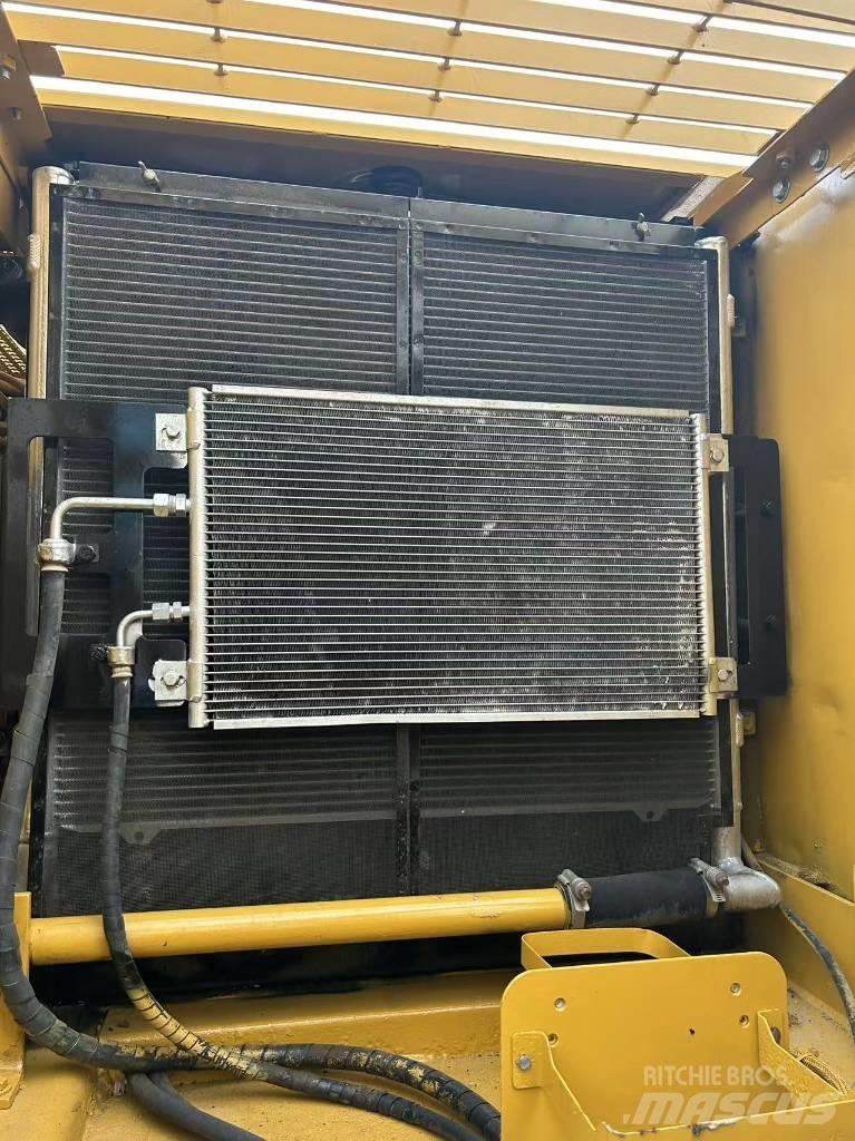 CAT 320 C L حفارات زحافة