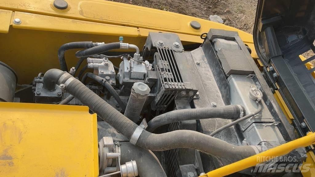 Komatsu PC 130 حفارات زحافة
