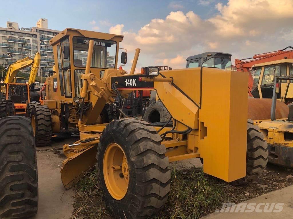 CAT 140 K معدات تمهيد الطرق