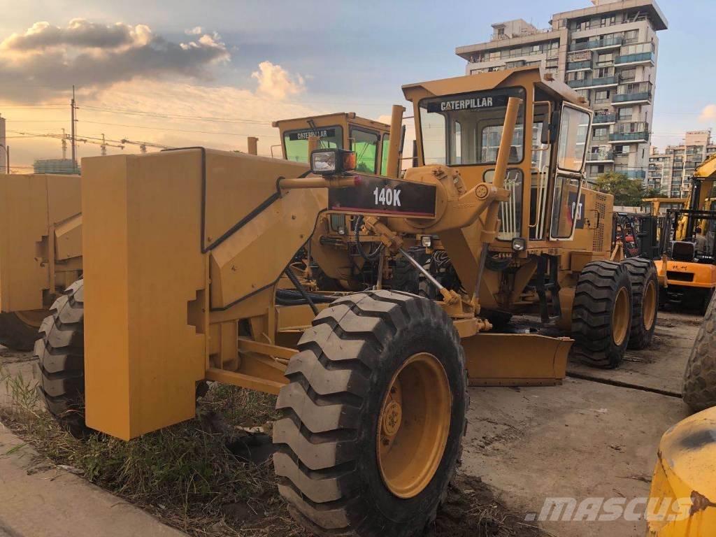 CAT 140 K معدات تمهيد الطرق