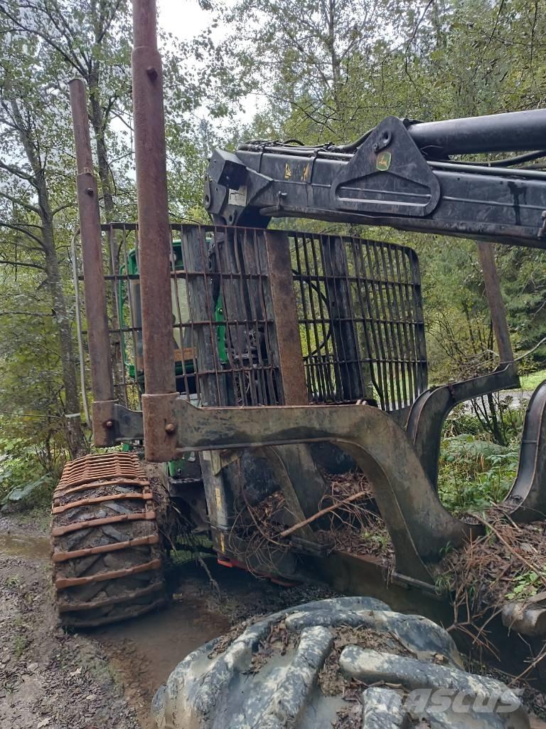 John Deere 1210 E شاحنات