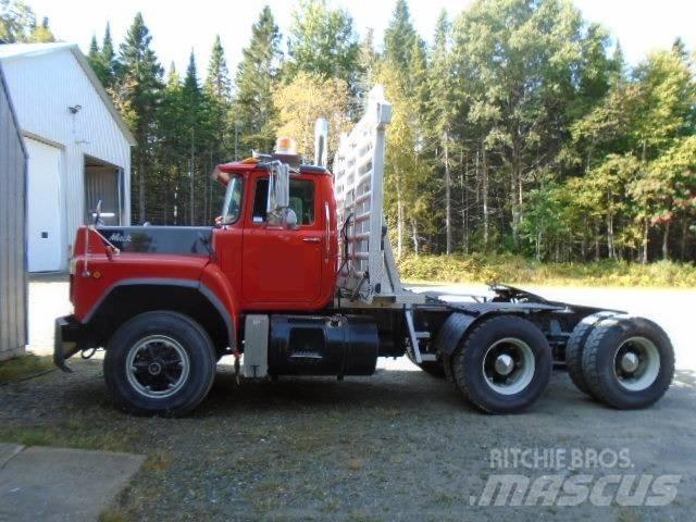 Mack RB 688 S وحدات الجر