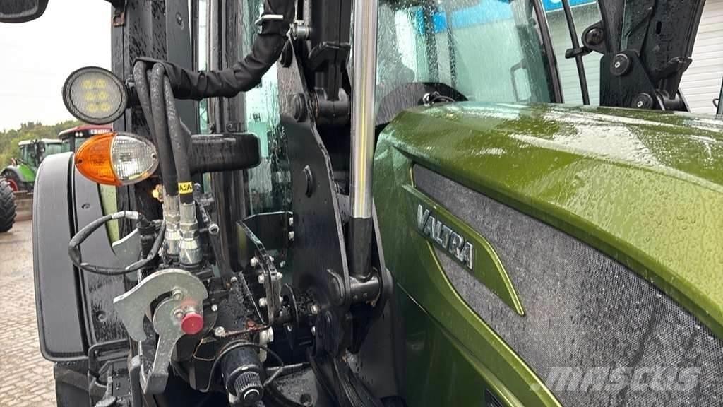 Valtra N175 الجرارات