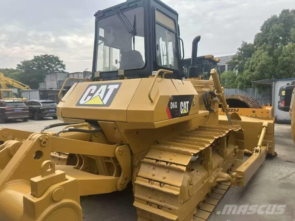 CAT D 6 G بلدوزرات مجنزرة
