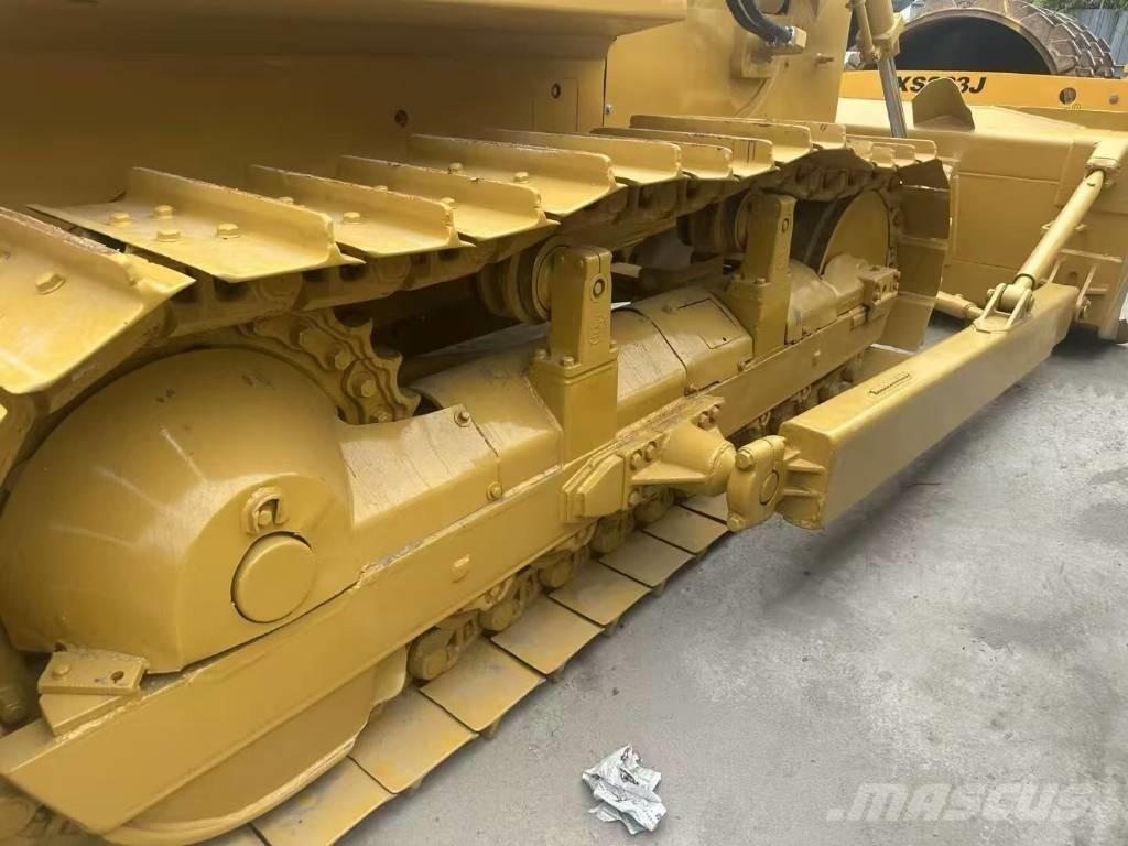 CAT D 6 G بلدوزرات مجنزرة
