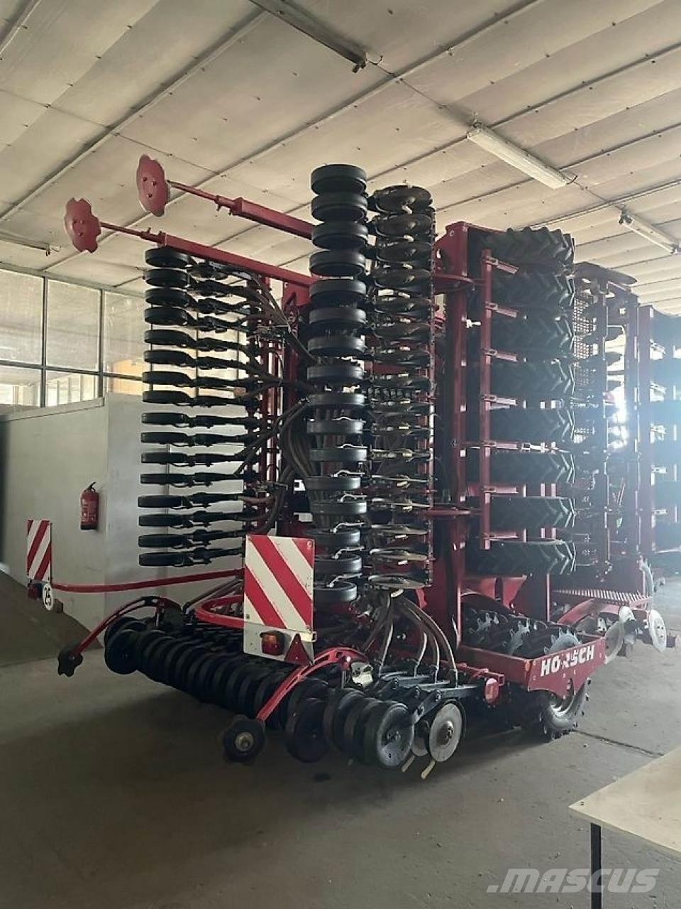 Horsch Pronto 8 DC مثاقيب مدمجة