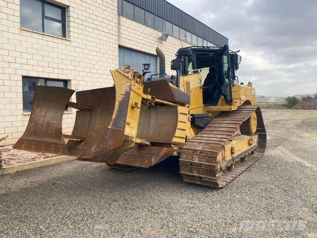 CAT D 6 بلدوزرات مجنزرة