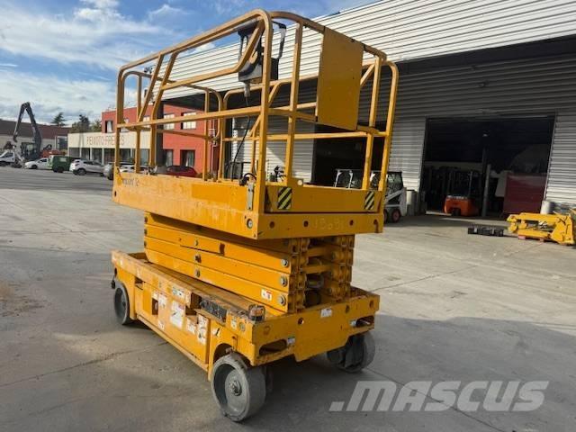 Haulotte Compact 12 رافعات مقصية الشكل