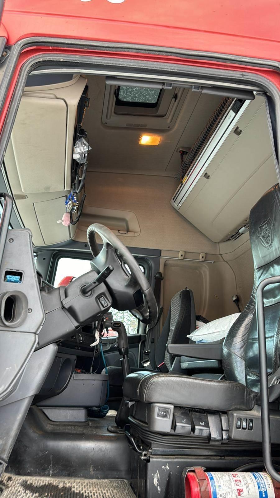 Scania R560 شاحنات نقل ألواح الخشب
