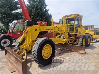 Komatsu GD 521 A-1 معدات تمهيد الطرق