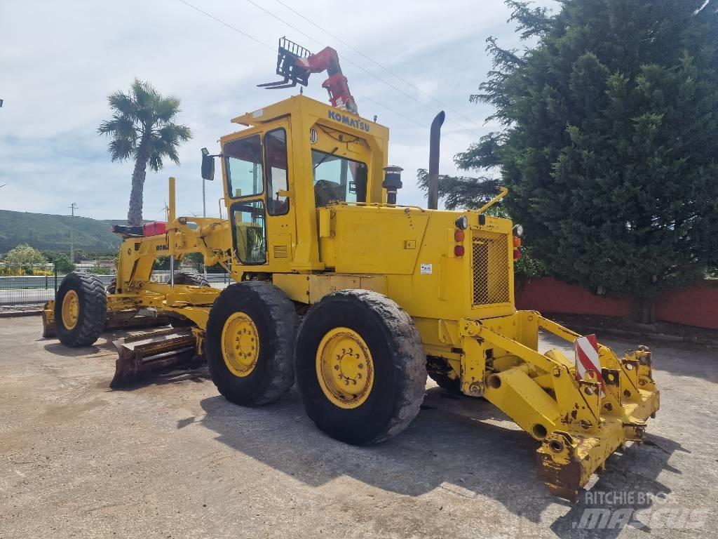 Komatsu GD 521 A-1 معدات تمهيد الطرق