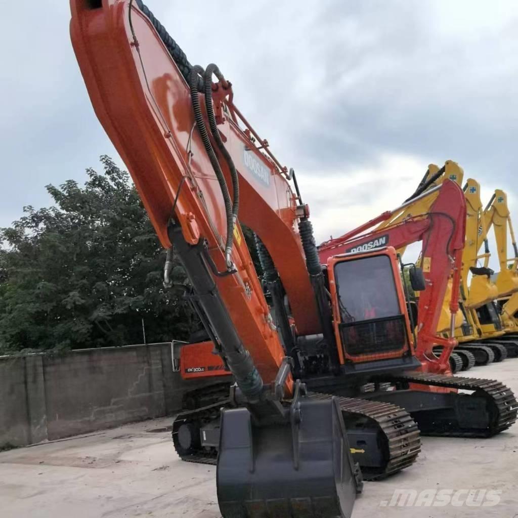 Doosan DX 300 حفارات زحافة