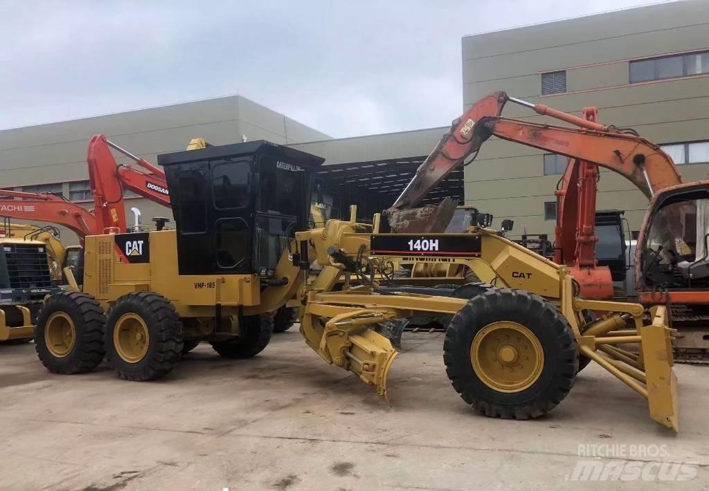 CAT 140 K معدات تمهيد الطرق