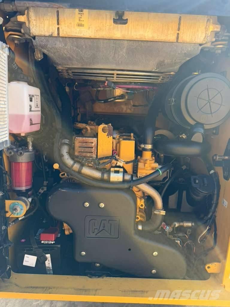 CAT 279 D3 لوادر انزلاقية التوجيه