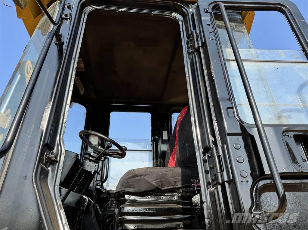 CAT 966G لوادر بعجل