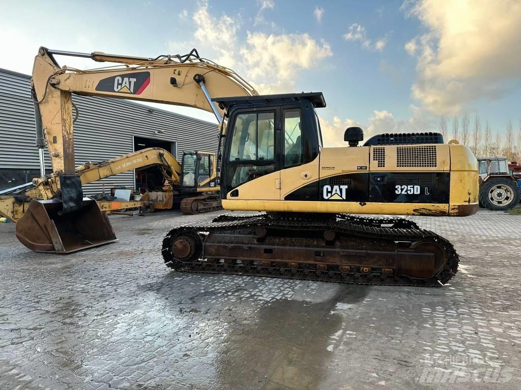 CAT 325DL حفارات زحافة