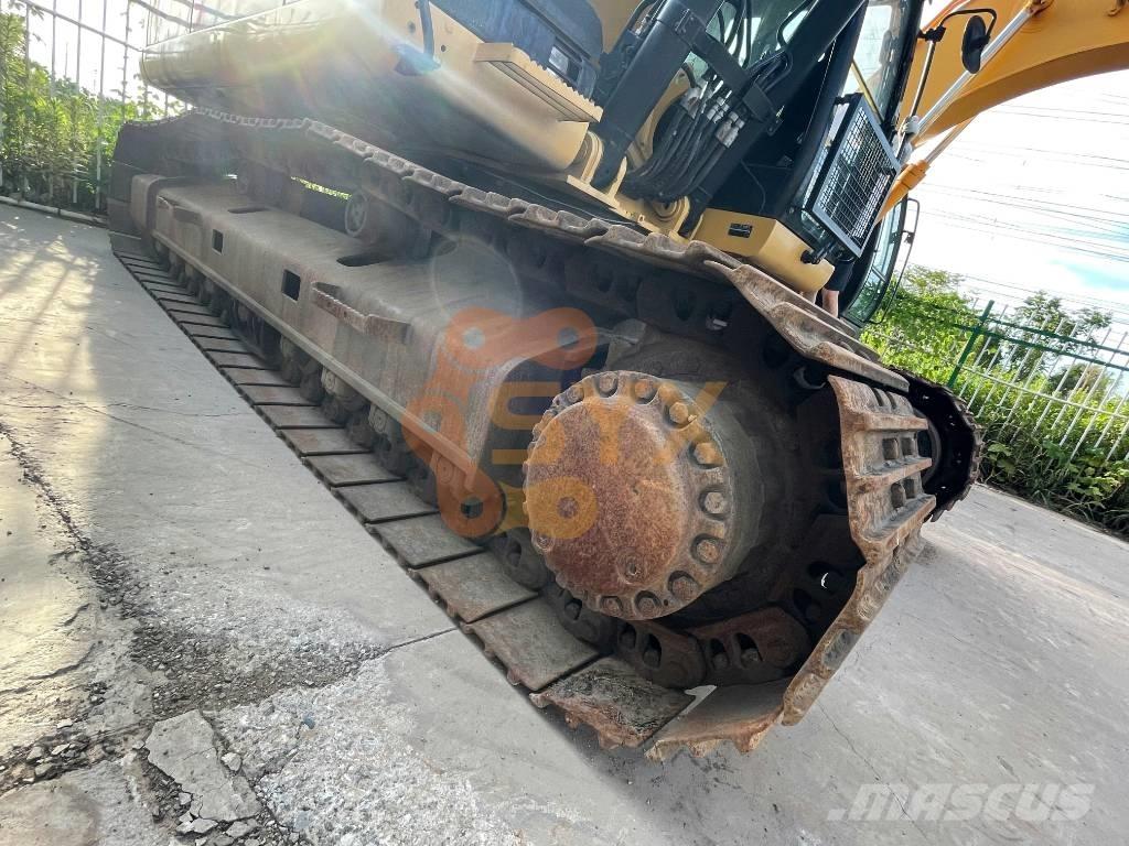 CAT 329 D حفارات زحافة