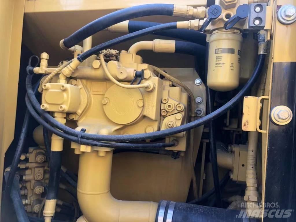 CAT 318C حفارات زحافة
