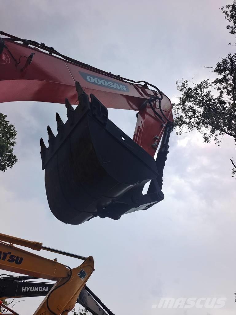 Doosan DX 225 LCA حفارات زحافة