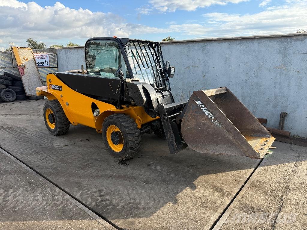 JCB 520-40 مناولات متداخلة
