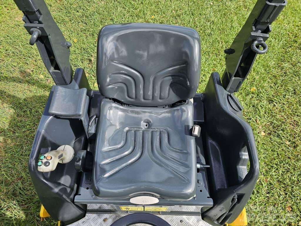 Bomag BW 120 AD مداحل ثنائية الاسطوانة