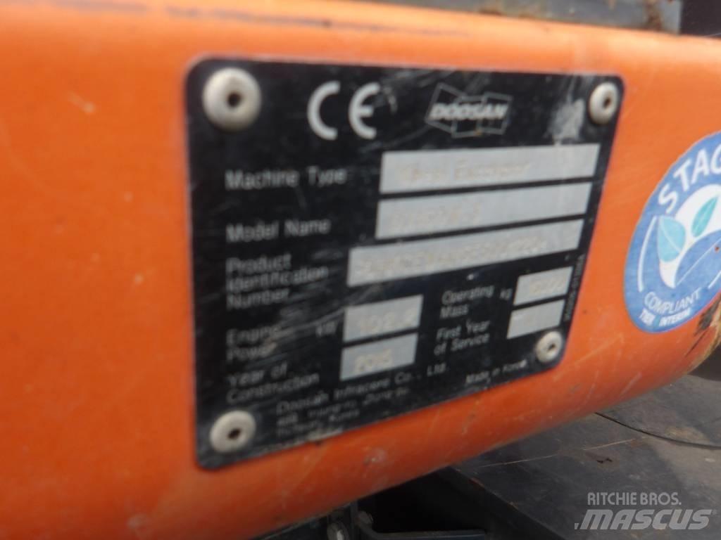 Doosan DX 160 W حفارات بعجل