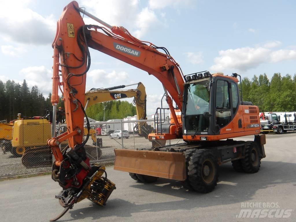 Doosan DX 160 W حفارات بعجل