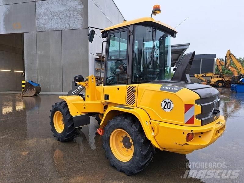 Volvo L 35 G لوادر بعجل