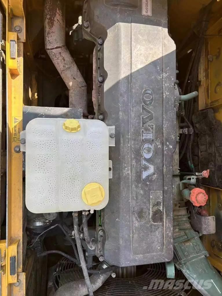 Volvo EC480D حفارات زحافة