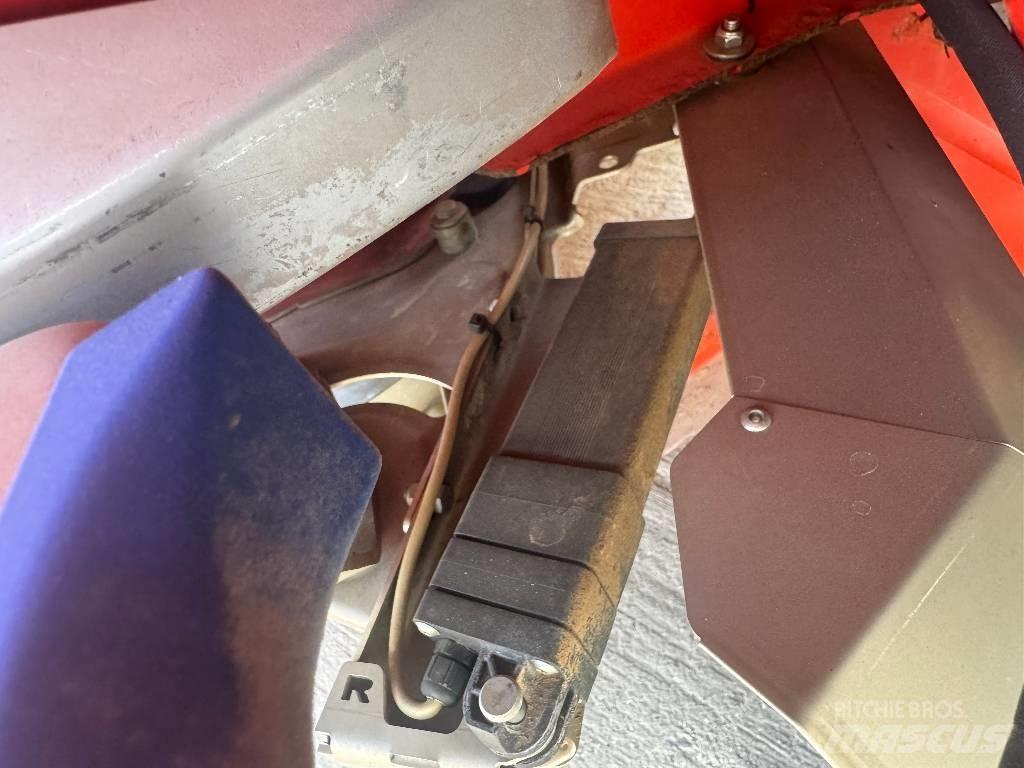 Kuhn Axis 30.1 W معدات فرد المواد المعدنية