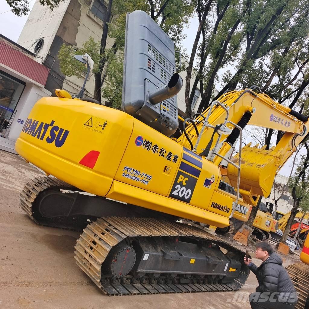 Komatsu PC 200 8N حفارات زحافة